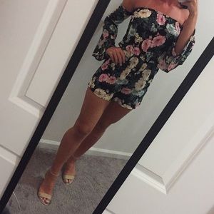 Floral off the shoulder romper🌸